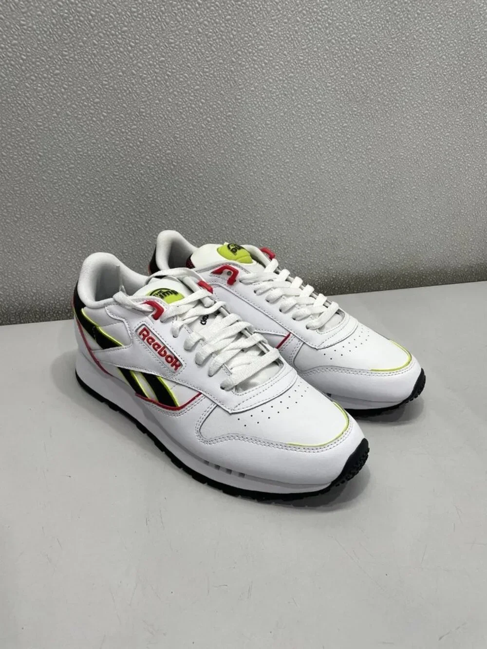 Reebok Classic Leather Pump Sneaker Men's US 9, White Acid Yellow